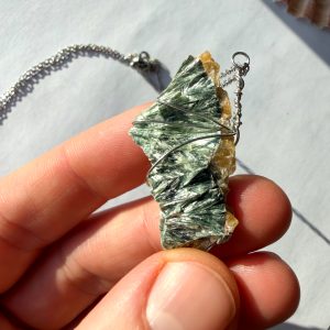 Naszyjnik z Serafinitem – Kamień Spokoju i Połączenia Duchowego 🤍✨