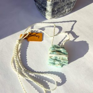 Naszyjnik z Amazonitem na Sznurku – Spokój, Autentyczność i Delikatna Ochrona 💚✨