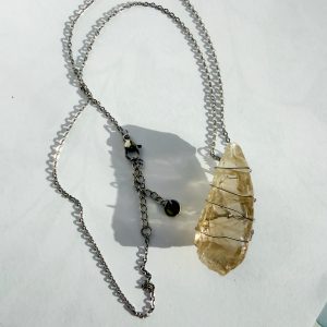 Naszyjnik z Kwarcem Dymnym – Uziemienie, Spokój i Wewnętrzna Stabilność 🌫️✨
