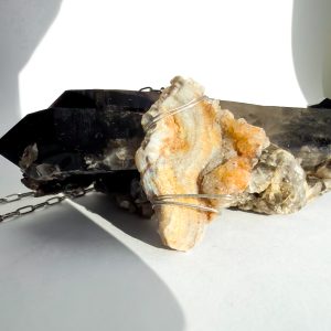 Naszyjnik z Chalcedonem Naciekowym  – Spokój, Naturalna Harmonia i Siła Ziemi 🤍✨ v.3